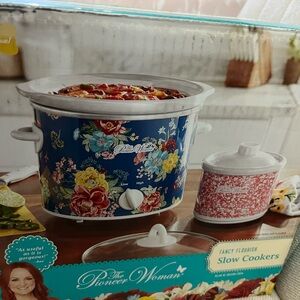 Pioneer woman, two piece crockpot set